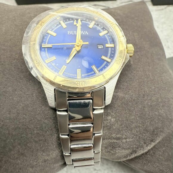 Bulova Women's Quartz Calendar Silver-Tone Calendar Watch 30MM 98M138 - Picture 4 of 6